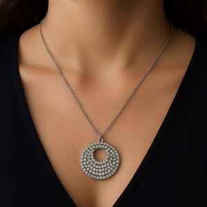 Pendant necklace Silvertone pearl crystal on round pendant 36”